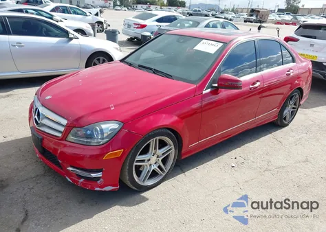 2013 Mercedes-Benz C 250 Sport z USA, uszkodzony, nr VIN WDDGF4HB5DA803693
